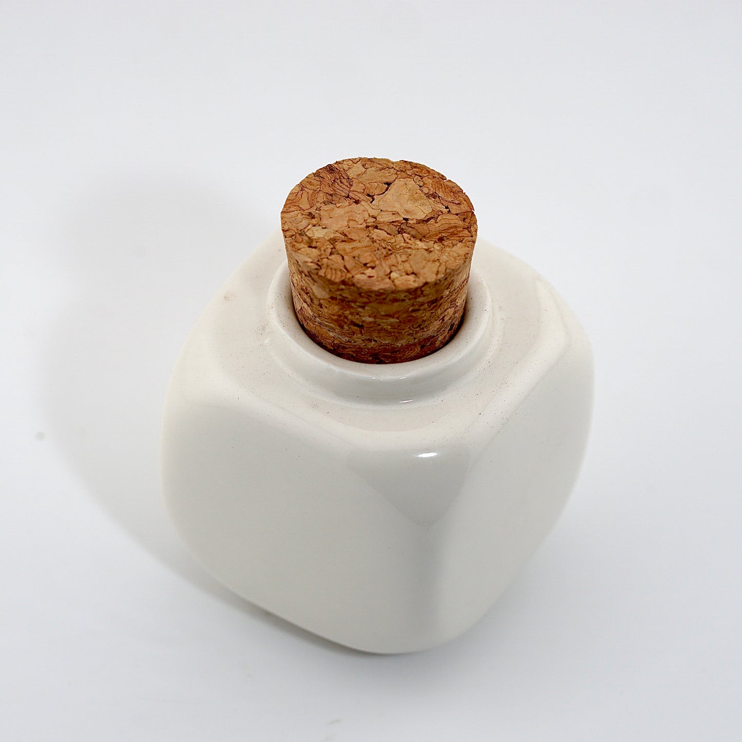 Hủ Sứ Đựng Liquid